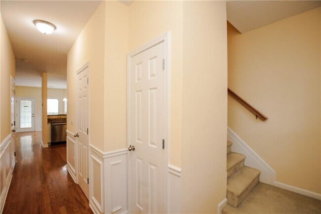 Building Photo - 3801 Thayer Trace