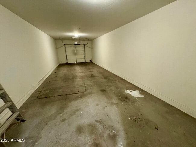 Building Photo - 2330 E Huntington Dr