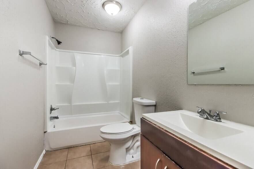 Building Photo - 10618 Plum Lake Dr