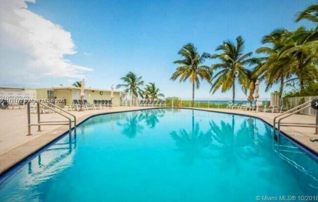 Building Photo - 5825 Collins Ave
