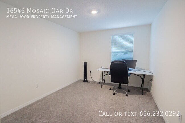 Building Photo - 16546 Mosaic Oar Dr