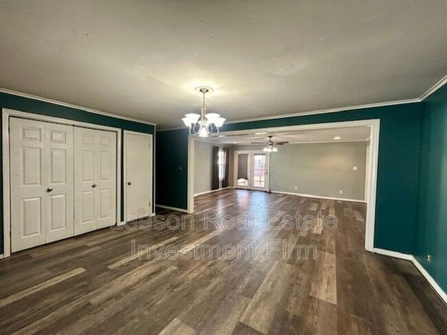 Building Photo - 3715 Greenway Pl