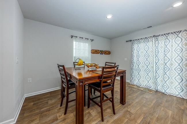 Building Photo - 410 Ginger Dr