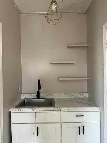 Building Photo - 67 W 53rd St