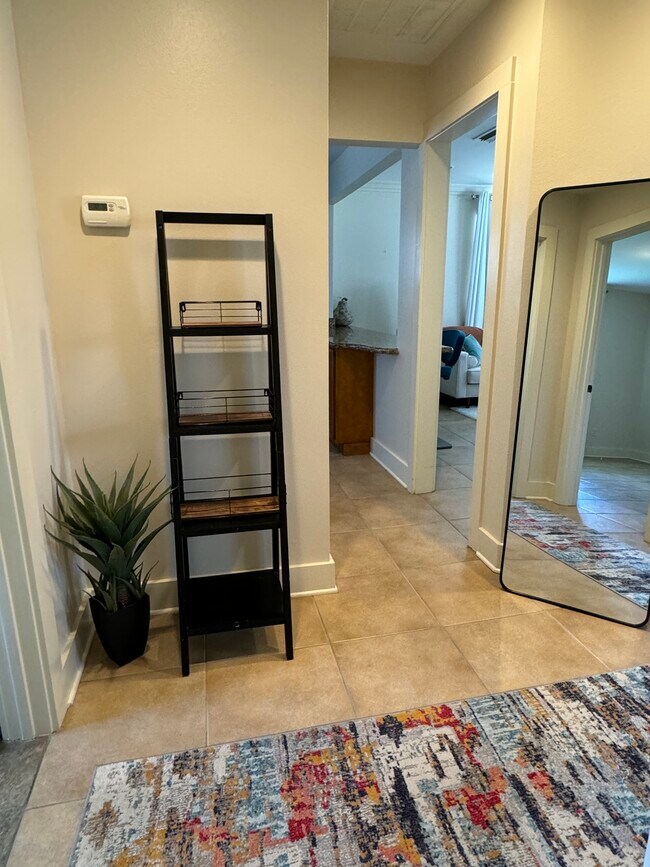 Building Photo - 107 Melvyn Dr