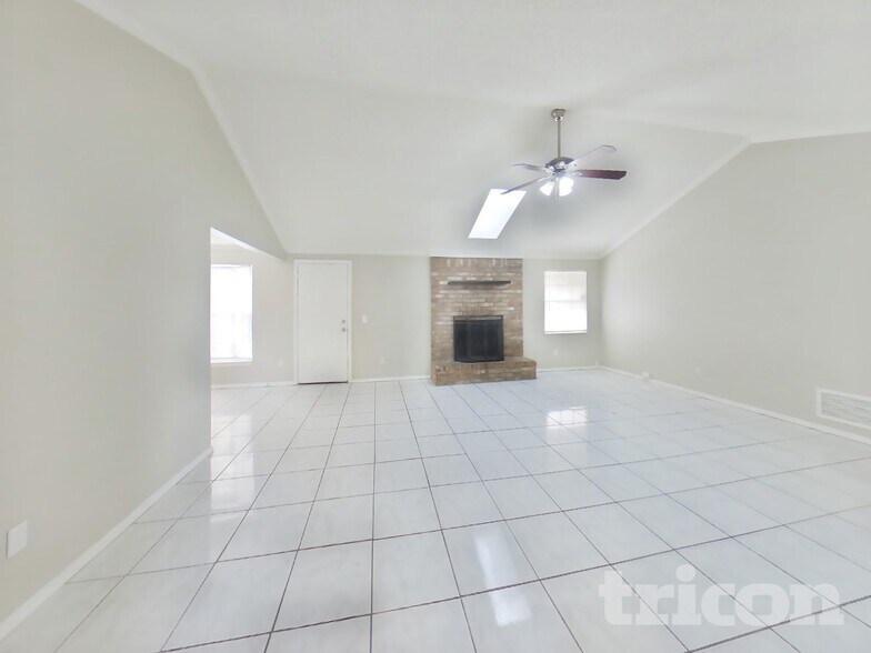 Building Photo - 8252 Yolanda Ct