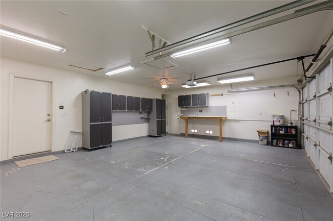 Building Photo - 533 Trocadero St