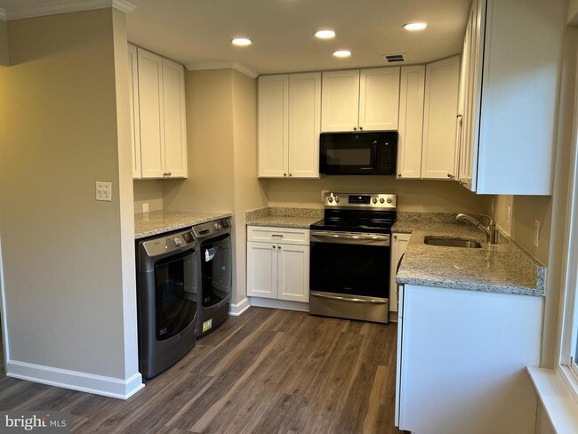 Building Photo - 1635 Westwind Way