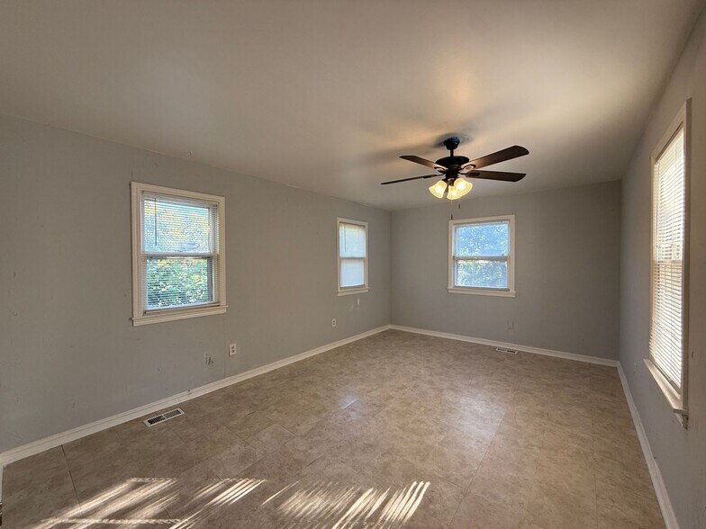 Building Photo - 1300 NW 83rd St