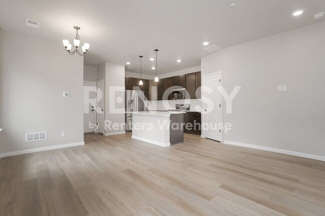 Building Photo - Stunning Newer Townhouse in Castle Pines!