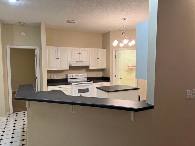 Building Photo - 64 Hillcrest Dr
