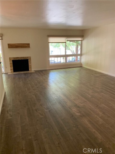Building Photo - 1127 E Del Mar Blvd