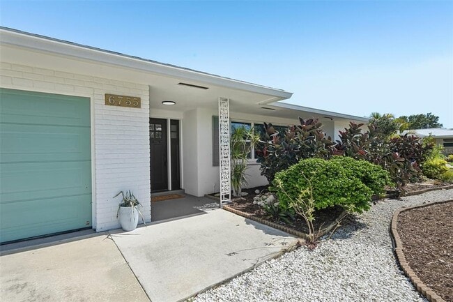 Building Photo - 6735 Keystone Dr