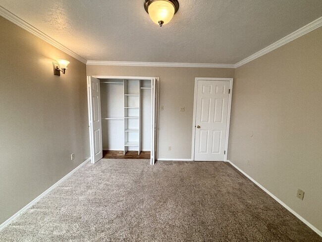 Building Photo - 1201 E 5600 S