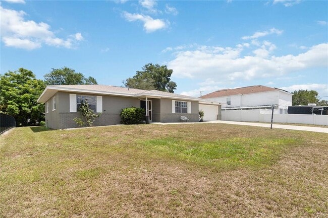 Building Photo - 2209 Banbury Ave