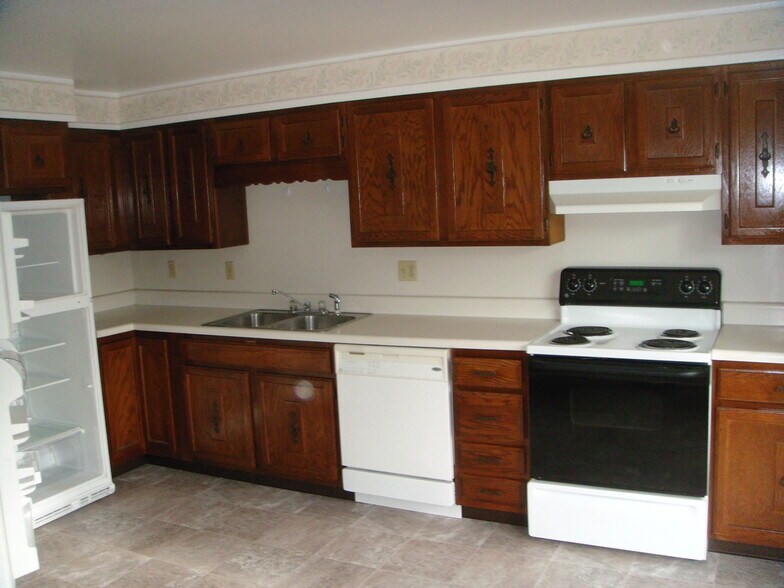 kitchen - 27 Woodhill Ct