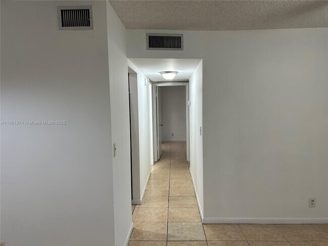 Building Photo - 1798 Abbey Rd