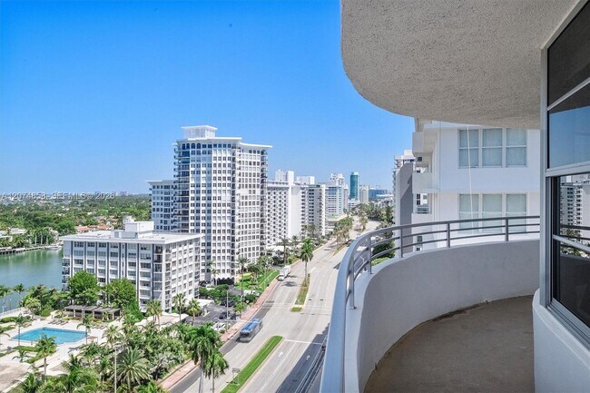 Building Photo - 5555 Collins Ave