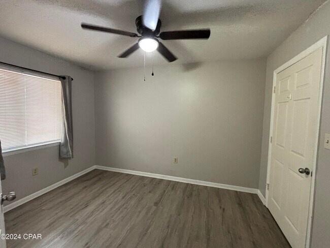 Building Photo - 5505 Sun Harbor Rd