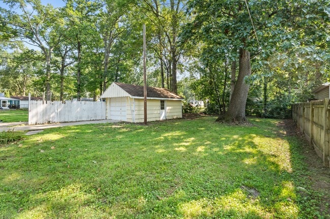 Building Photo - 5310 Winona Dr