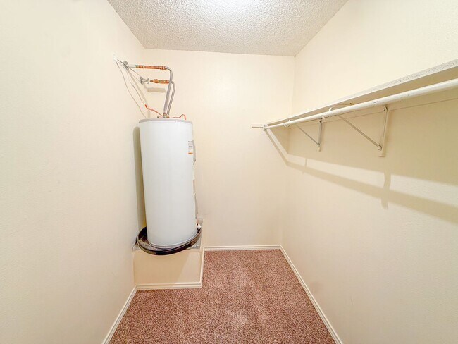 Building Photo - Cozy 1 Bedroom Apartment!