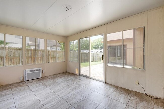 Building Photo - 1713 Woodwind Ln