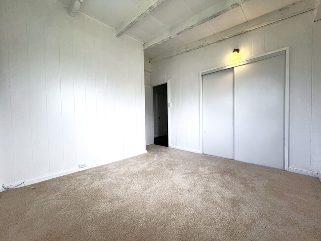 Building Photo - Peaceful Manoa - Spacious three bedroom, o...
