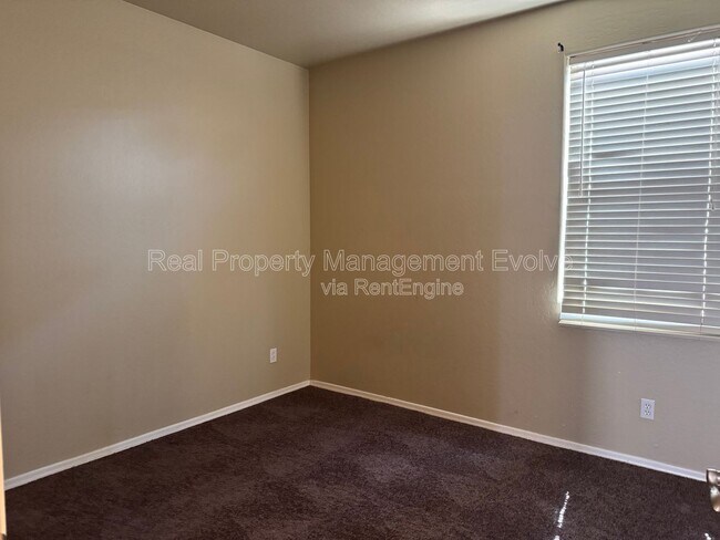 Building Photo - 15440 W Jefferson St