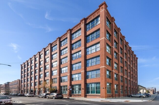 Primary Photo - 312 N May St