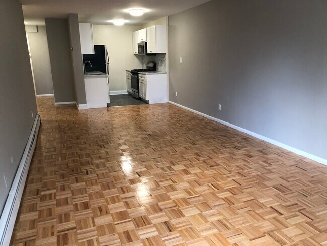 Building Photo - 147 Main St