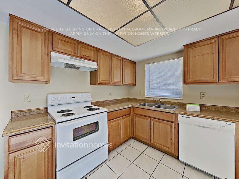 Building Photo - 12415 Kiwi Ave