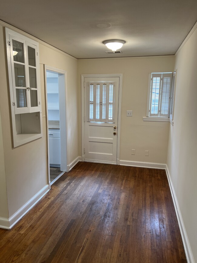 Building Photo - 166 Hart Ave