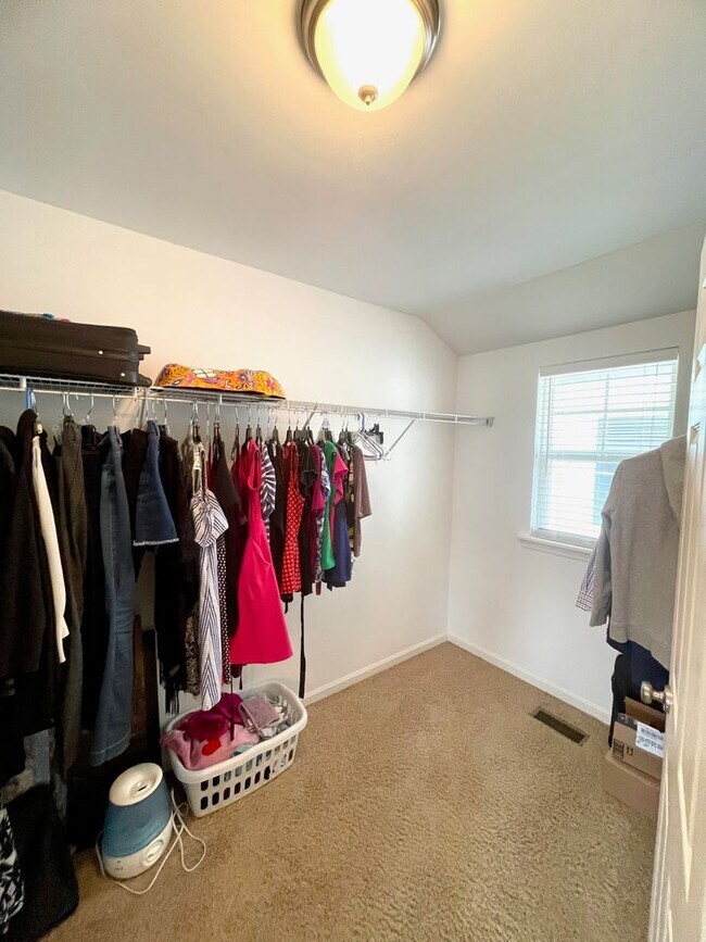Building Photo - Clifton Heights Townhome!