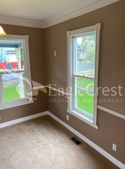 Building Photo - Charming 2 Bedroom Home With 1 Car Garage and A Covered Porch