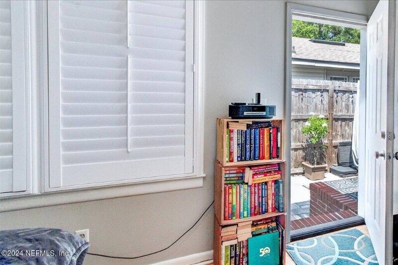 Building Photo - 4428 Melrose Ave