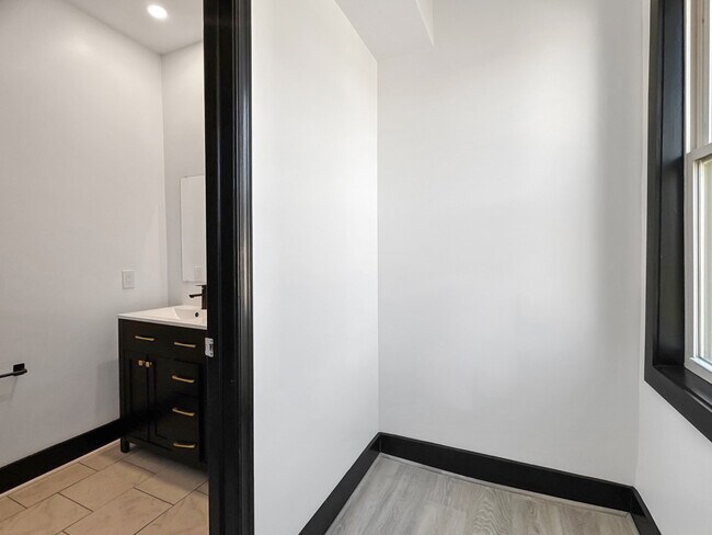 Building Photo - 2325 Reisterstown Rd