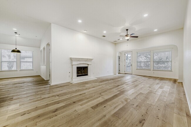 Building Photo - 5013 Pyrenees Pass