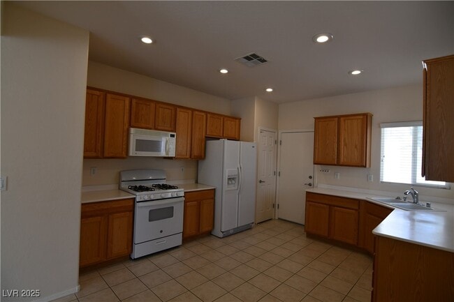 Building Photo - 3617 Kittiwake Rd