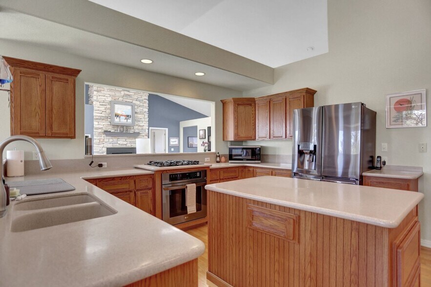 Building Photo - 10503 E Meadow Run