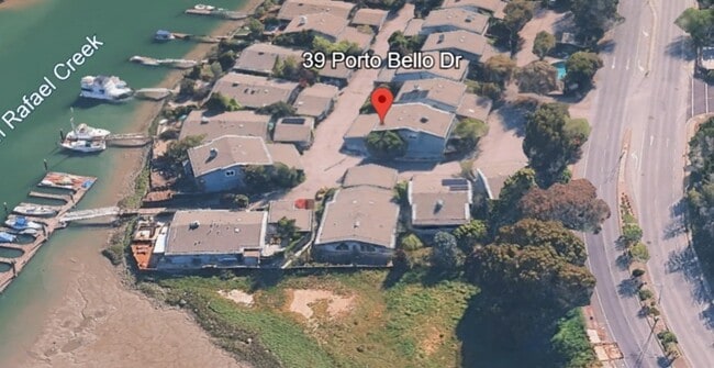 Building Photo - 39 Porto Bello Dr