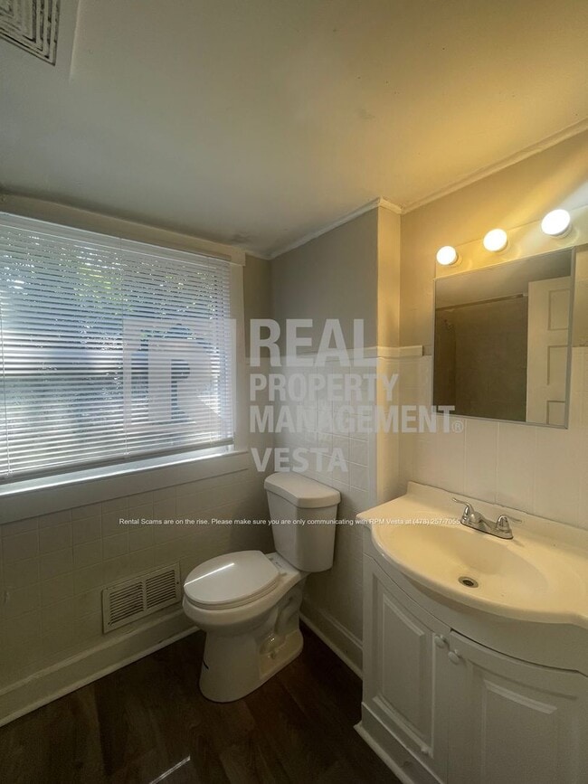 Building Photo - 1626 Selma Pl