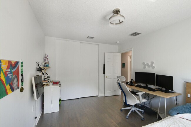 Building Photo - 2622 Sawyer Terrace