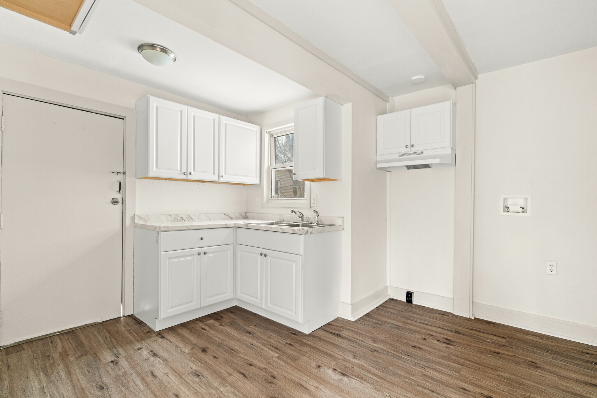 Building Photo - 4009 Catalpa Ave