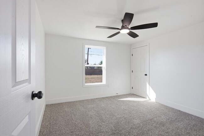 Building Photo - 1213 Patton Dr