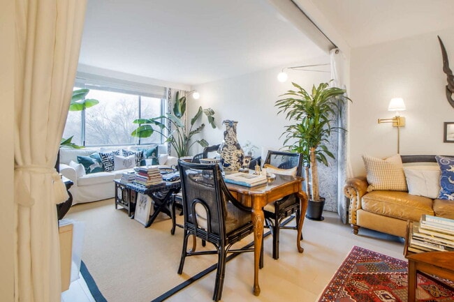 Building Photo - Affordable (utils included!) Luxury Living...