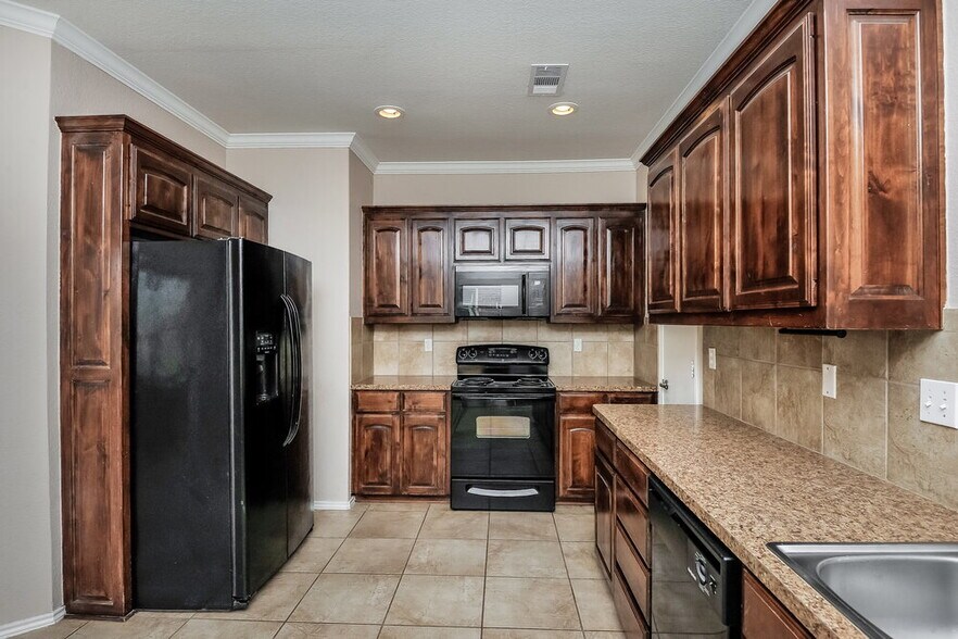 Building Photo - 2109 Ingrid Ln