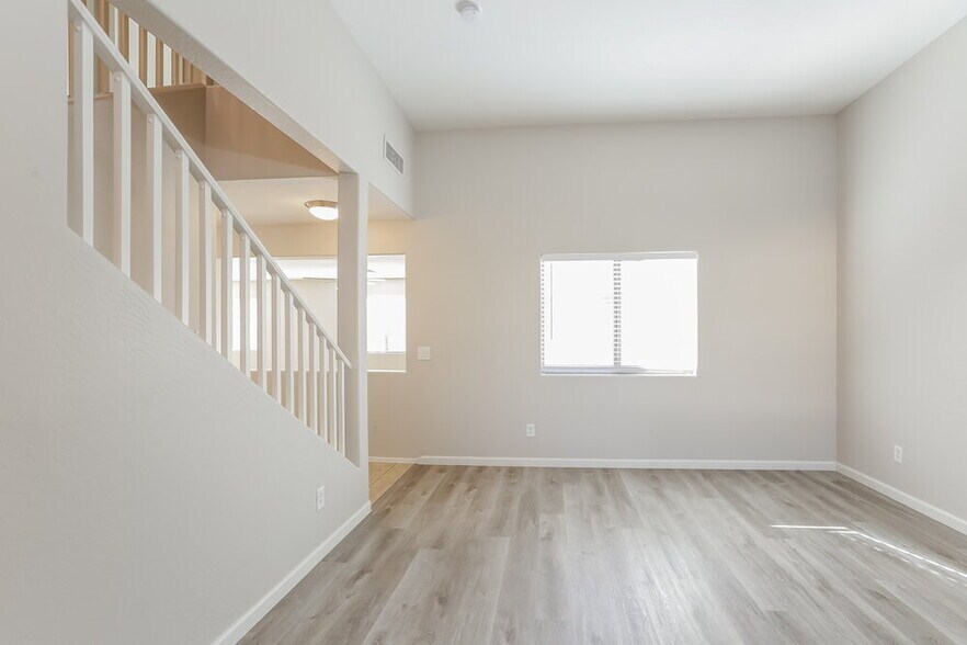 Building Photo - 3733 W Dunbar Dr