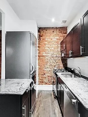 Building Photo - 340 E 77th St