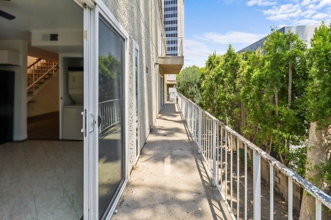 Building Photo - 4610 Densmore Ave