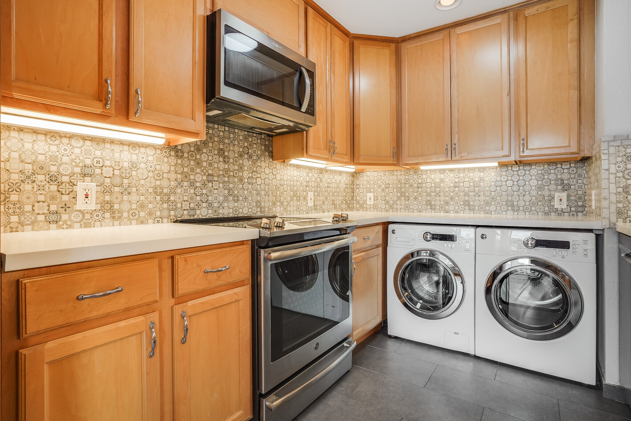 Kitchen- Appliances - 1193 Laurel St